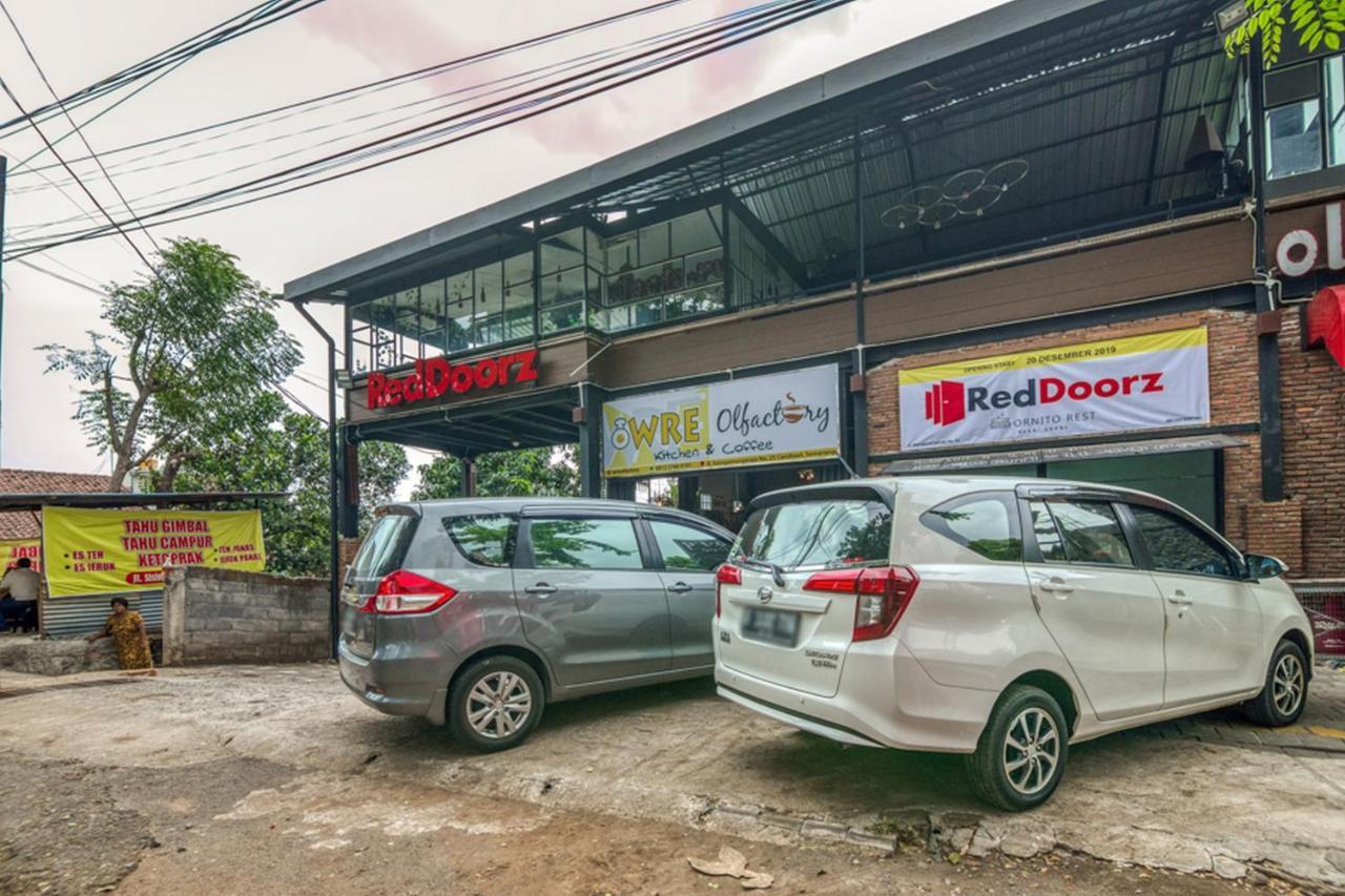 Reddoorz Plus Near Akademi Kepolisian Semarang 3 المظهر الخارجي الصورة